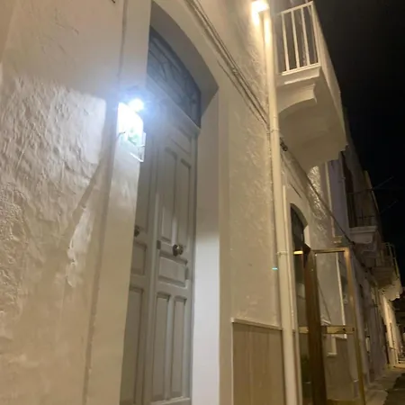 Hostuni Bed & Breakfast 3*