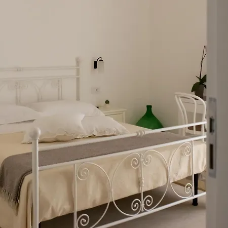 Hostuni Bed & Breakfast