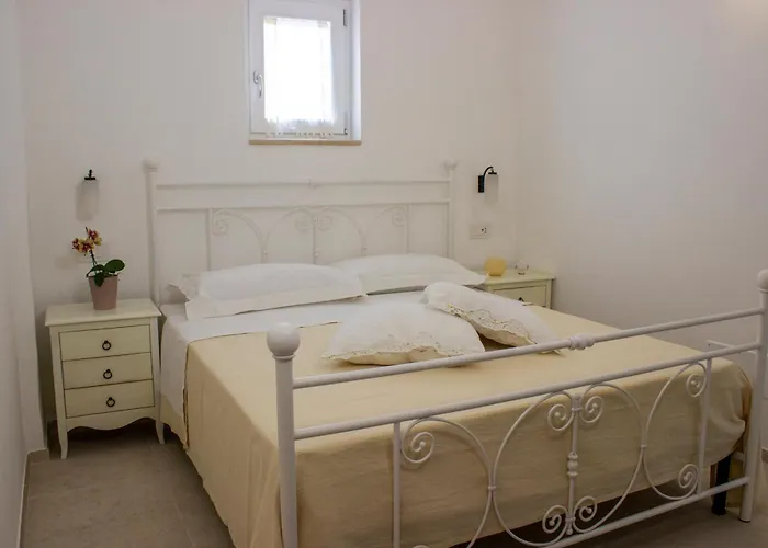 فندق مبيت وإفطار Hostuni 3*